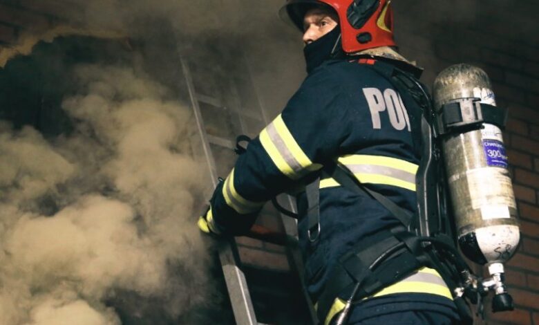 patru-locuinte-au-ars-in-incendiul-de-la-plaiesii-de-sus;-35-de-pompieri-au-intervenit-pentru-stingere