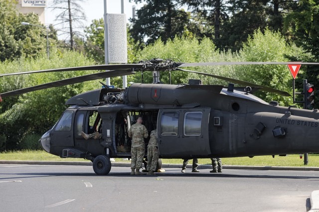 elicoptere-black-hawk-vor-inregistra-soferii-care-incalca-regulile-de-circulatie