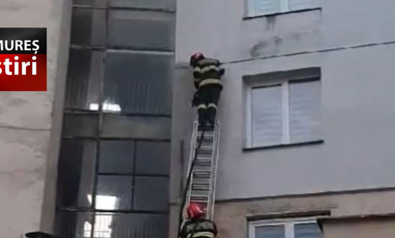video.-interventie-a-pompierilor-mureseni-la-un-incendiu-izbucnit-la-izolatia-unui-bloc!