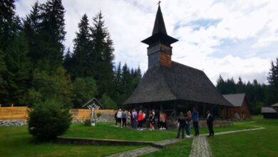 biserica-de-lemn-de-la-manastirea-lapusna,-unica-in-judetul-mures