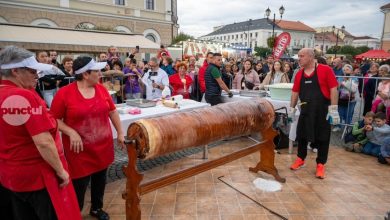 langos-urias,-kurtos-de-21-de-metri-si-mic-dejun-cu-250-de-persoane-la-festivalul-kurtoskalacs-de-la-sfantu-gheorghe