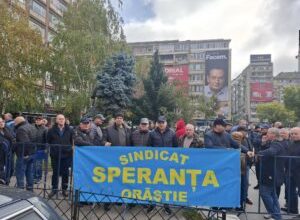 sindicatele-din-industria-de-aparare-au-protestat,-astazi,-in-fata-ministerului-economiei