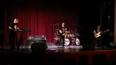 video:-ziua-femeii-la-reghin,-pe-acordurile-trupei-compact