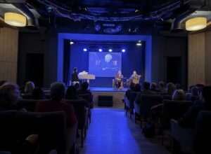 aplauze-pentru-poet…-pe-scena,-la-institutul-cultural-roman-din-londra,-pe-17-ianuarie-2026