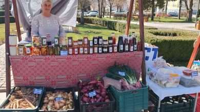 foto:-targul-producatorilor-locali,-in-parcul-central-din-reghin