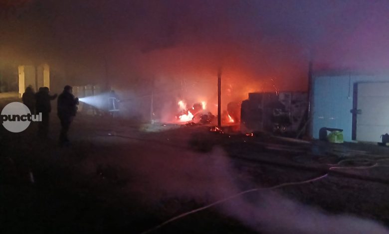 incendiu-produs-la-sere-de-flori-situate-intre-localitatile-ghindari-si-trei-sate