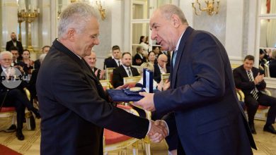 presedintele-ungariei-l-a-decorat-cu-medalia-de-aur-pe-boloni-laszlo-la-palatul-sandor