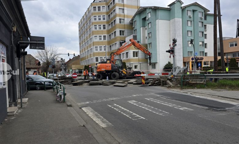 se-prelungesc-lucrarile-la-trecerea-la-nivel-cu-calea-ferata,-din-zona-intersectiei-strazii-liviu-rebreanu