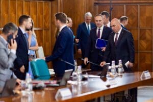 proiectul-de-lege-privind-interzicerea-cumulului-pensiei-cu-salariul-la-stat-ramane-pe-agenda-guvernului