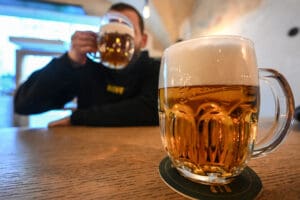 local-din-sfantu-gheorghe,-amendat-si-inchis-temporar-pentru-ca-a-vandut-alcool-minorilor