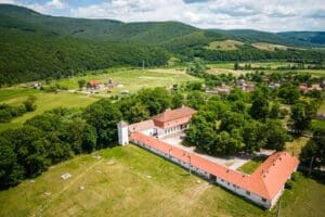 consiliul-judetean-covasna-infiinteaza-un-departament-pentru-tabere-in-cadrul-asociatiei-pentru-promovarea-turismului