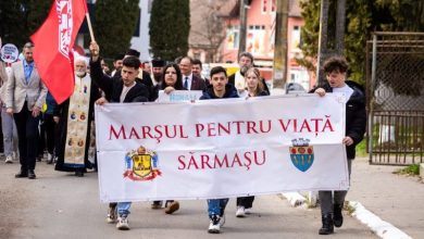 foto:-emotii,-credinta-si-inimi-deschise,-la-”marsul-pentru-viata”-de-la-sarmasu
