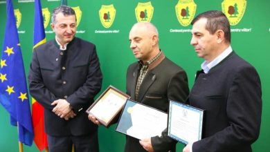 padurarul-care-a-gasit-fetitele-disparute-din-tarnaveni,-premiat-de-conducerea-romsilva