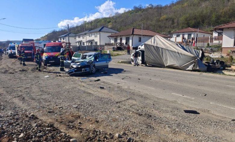 foto:-accident-cu-sapte-victime,-la-iesire-din-livezeni