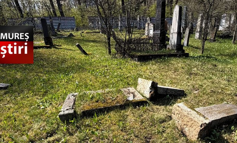 foto.-ancheta-in-mures-dupa-profanarea-a-14-morminte-intr-un-cimitir-din-reghin