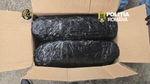 doua-persoane,-arestate-preventiv-dupa-ce-au-fost-prinse-in-flagrant-cu-un-pachet-de-13-kg-de-cannabis,-in-mures