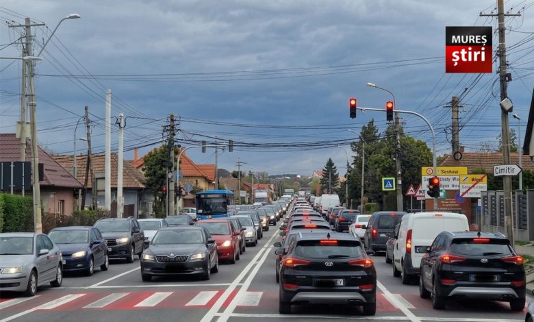 atentie!-semaforizarea-care-sugruma-traficul-pe-dn-15-trebuie-urgent-regandita!