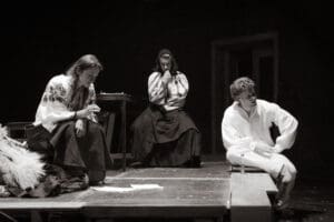 mures:-actorii-teatrului-national-solicita-donatii-constand-in-obiecte-si-porturi-traditionale-pentru-un-nou-spectacol