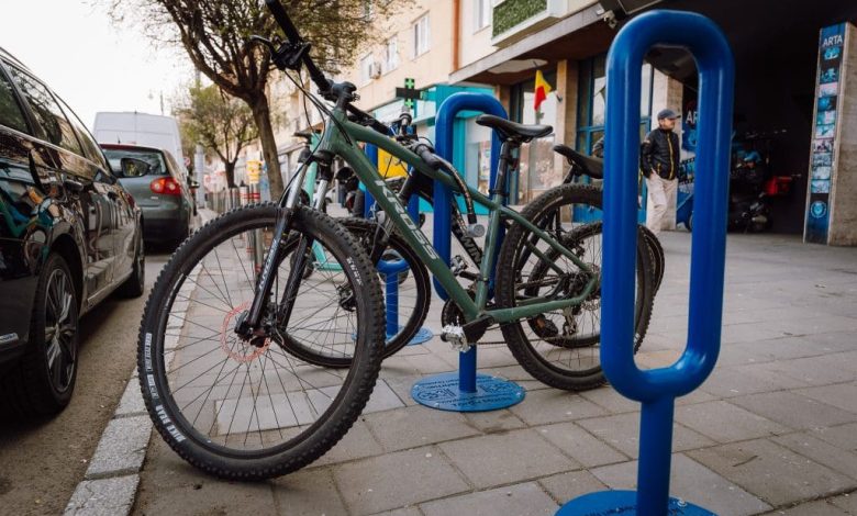rastele-pentru-biciclete,-montate-in-targu-mures