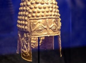 coiful-de-la-cotofenesti-si-doua-bratari-dacice-din-aur,-vor-fi-expuse-la-muzeul-national-de-istorie-a-romaniei
