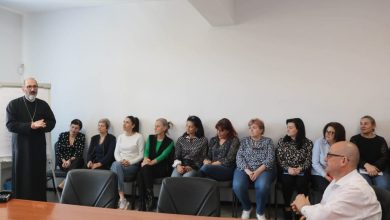 intalnire-despre-valori-si-responsabilitate-la-casa-de-asigurari-de-sanatate-mures-cu-parintele-constantin-necula