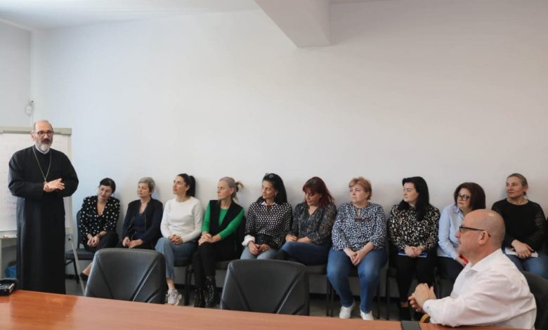 intalnire-despre-valori-si-responsabilitate-la-casa-de-asigurari-de-sanatate-mures-cu-parintele-constantin-necula