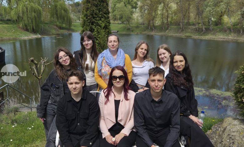 elevii-colegiului-economic-„transilvania”-s-au-remarcat-la-concursul-„targul-firmelor-de-exercitiu:-tineri-antreprenori”,-desfasurat-la-aiud