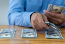 noua-lege-a-salarizarii-in-administratia-publica:-referinta-propusa-este-de-4.325-lei