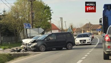 accident-pe-dn15,-in-dumbravioara!-doua-masini-s-au-ciocnit!