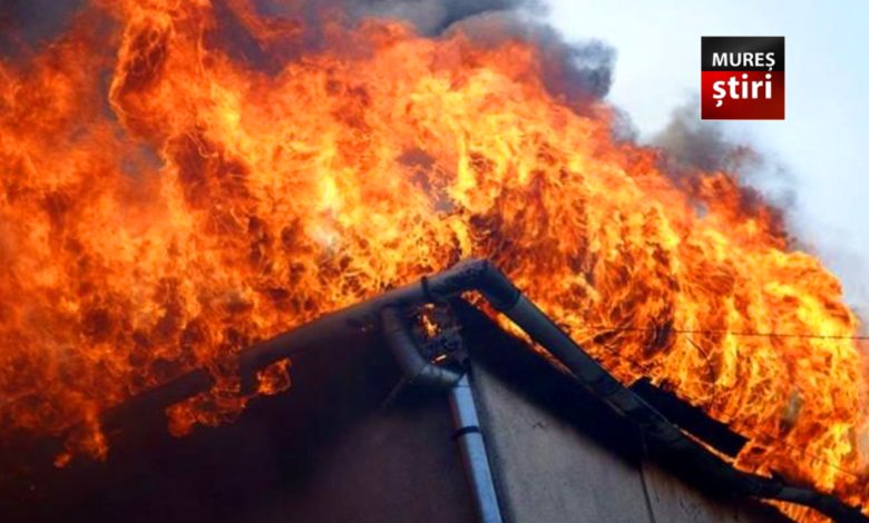 incendiu-de-proportii-in-laureni:-o-casa-de-200-mp,-cuprinsa-de-flacari!