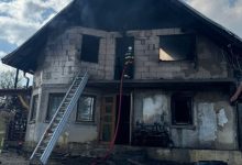 casa-din-laureni-mistuita-de-un-incendiu