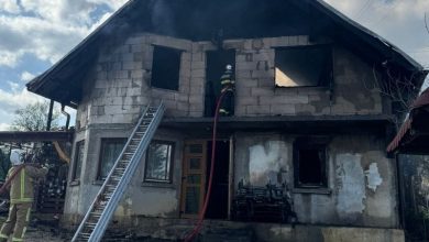 casa-din-laureni-mistuita-de-un-incendiu