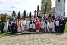 foto:-botezul-mirungerii,-pentru-39-de-tineri-din-sangeorgiu-de-mures