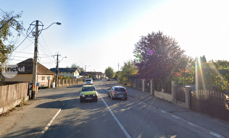 gropi,-borduri-lipsa-si-canalizare-infundata-–-la-reghin-incep-reparatiile-pe-strada-raului 