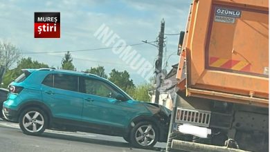 ultima-ora:-accident-rutier-in-reghin.-impact-intre-o-masina-si-un-autocamion!