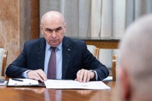 bolojan:-acordul-de-principiu-dintre-romgaz-si-azomures-–-un-pas-important-pentru-a-reporni-industria-de-ingrasaminte-chimice