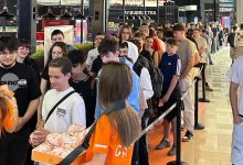 targu-mures:-coada-impresionanta-la-americanii-de-la-popeyes-care-vand-burgeri-cu-cartofi-prajiti