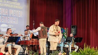 vasile-raul-balogh,-din-boiu,-judetul-mures,-a-castigat-premiul-i-la-un-festival-concurs-national-de-muzica-populara,-la-bistrita