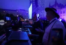 (video)-premierul-ungariei-a-pus-muzica-la-pupitru-de-dj-dupa-schimbarea-istorica-de-putere-de-la-budapesta