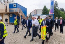 prim-ministrul-ilie-bolojan,-in-inspectie-pe-santierele-din-mures-(foto-video)