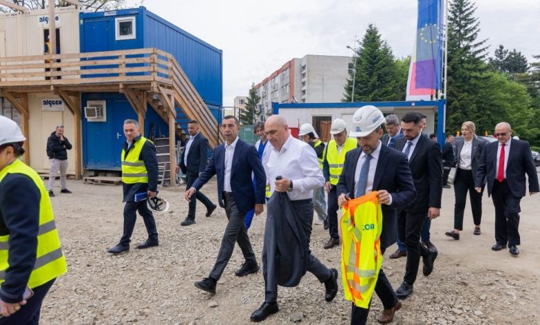prim-ministrul-ilie-bolojan,-in-inspectie-pe-santierele-din-mures-(foto-video)