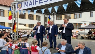 „maifest”-2026:-sarbatoarea-scolii-„friedrich-schiller”,-confiscata-de-politrucii-din-targu-mures.-oaspeti-germani-umiliti,-„osanale”-ca-pe-vremea-pionierilor-si-propaganda-pe-bani-europeni!