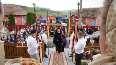 biserica-din-ercea-a-fost-tarnosita-de-ips-irineu,-iar-preotul-paroh-a-fost-hirotesit-iconom-stavrofor