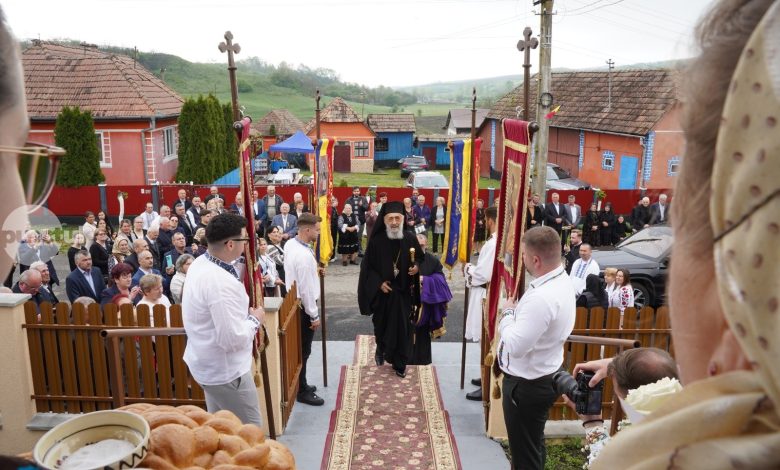 biserica-din-ercea-a-fost-tarnosita-de-ips-irineu,-iar-preotul-paroh-a-fost-hirotesit-iconom-stavrofor