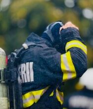 circulatie-ingreunata-la-miercurea-ciuc,-din-cauza-unui-copac-cazut-pe-carosabil