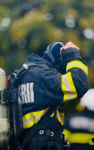 circulatie-ingreunata-la-miercurea-ciuc,-din-cauza-unui-copac-cazut-pe-carosabil