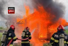 incendiu-de-proportii-in-ideciu-de-sus:-o-cabana-din-lemn,-mistuita-de-flacari!-foto