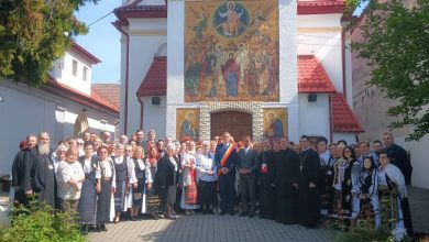 video:-asociatia-femeilor-crestin-ortodoxe-din-reghin,-la-moment-aniversar.-trei-decenii-in-slujba-binelui