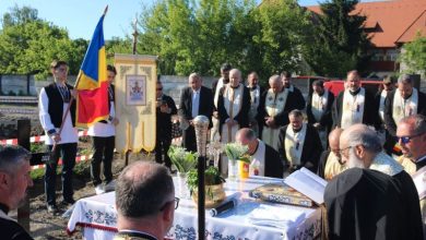 fotoreportaj:-piatra-de-temelie-pentru-biserica-”nasterea-maicii-domnului”-din-targu-mures