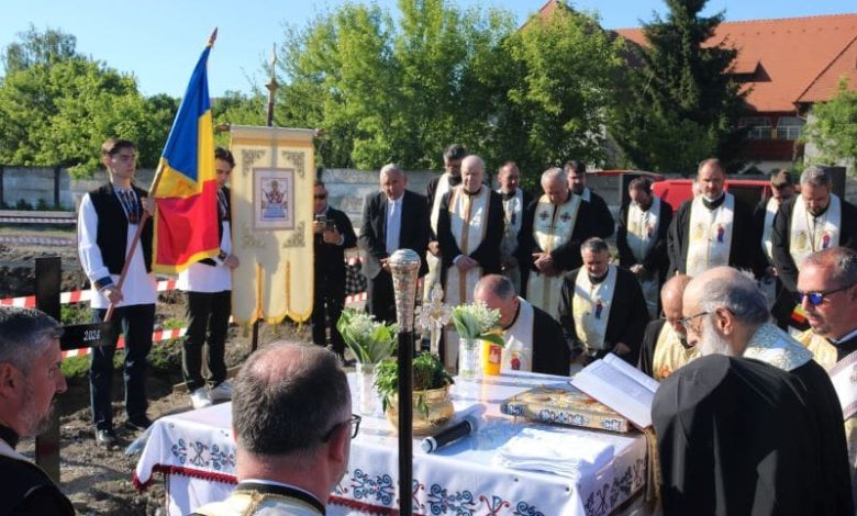 fotoreportaj:-piatra-de-temelie-pentru-biserica-”nasterea-maicii-domnului”-din-targu-mures